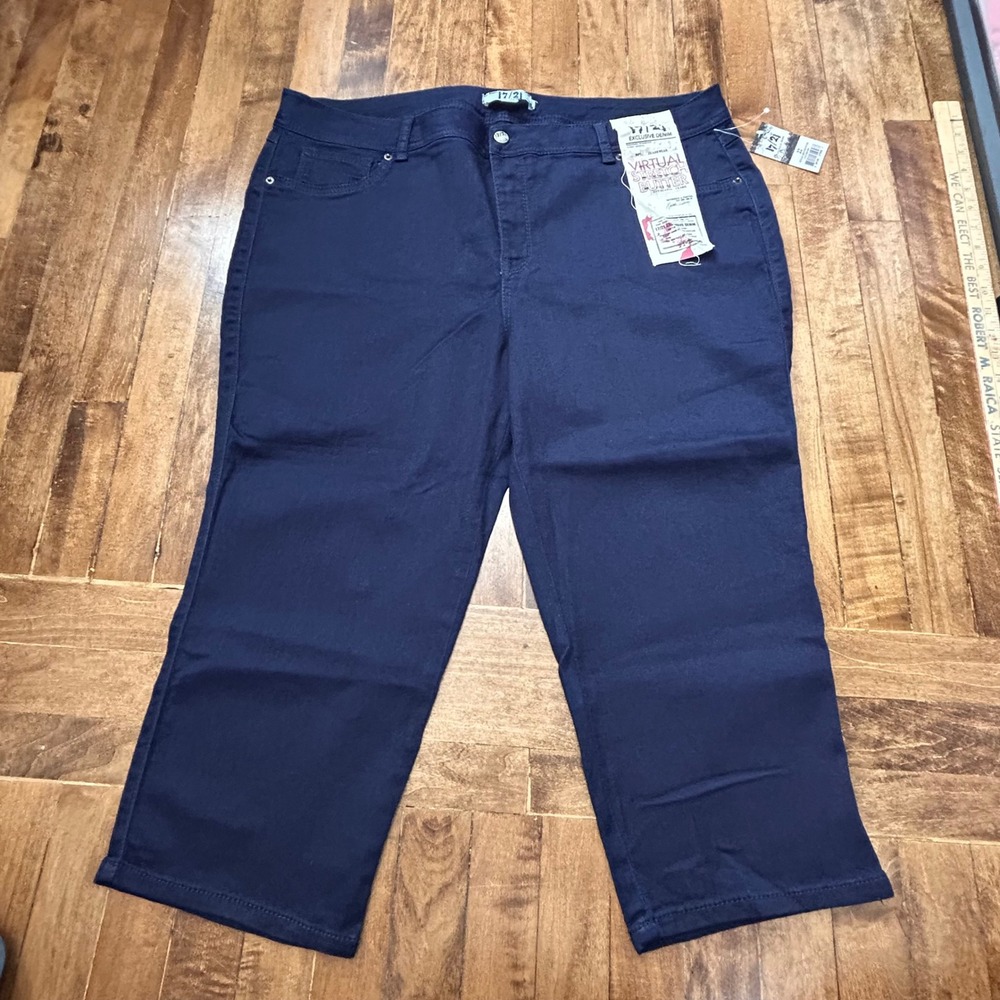 17/21 Women's Navy Blue Virtual Stretch Butter Authentic Jeans Capris Size 22